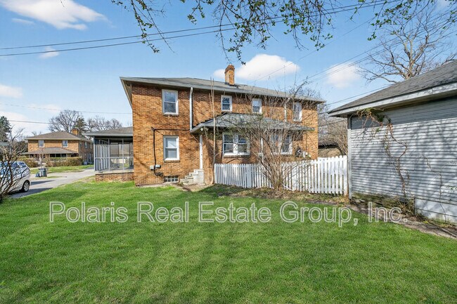 Building Photo - 715 E 60th St