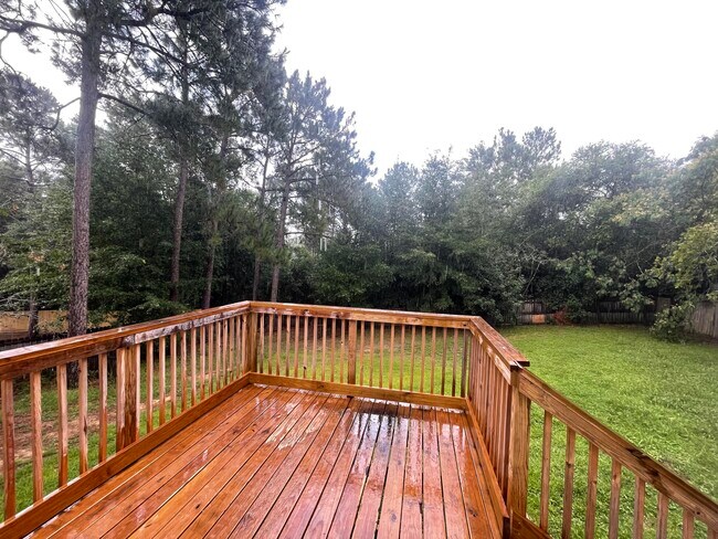 Building Photo - 421 Juniper Dr