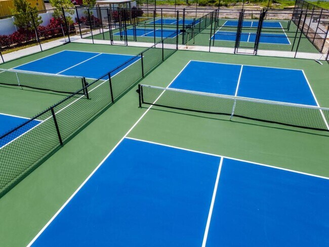 Building Photo - 12581 Coconut Dr