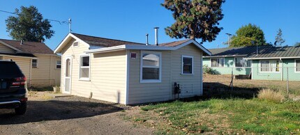 Building Photo - Cozy One Bedroom Home