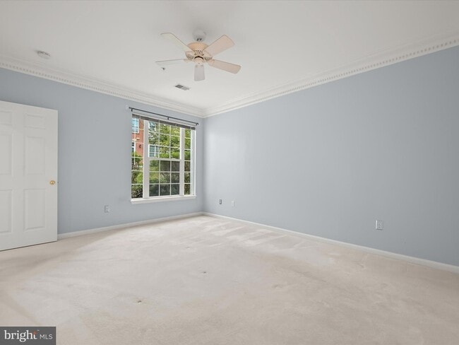Building Photo - 10713 Symphony Way
