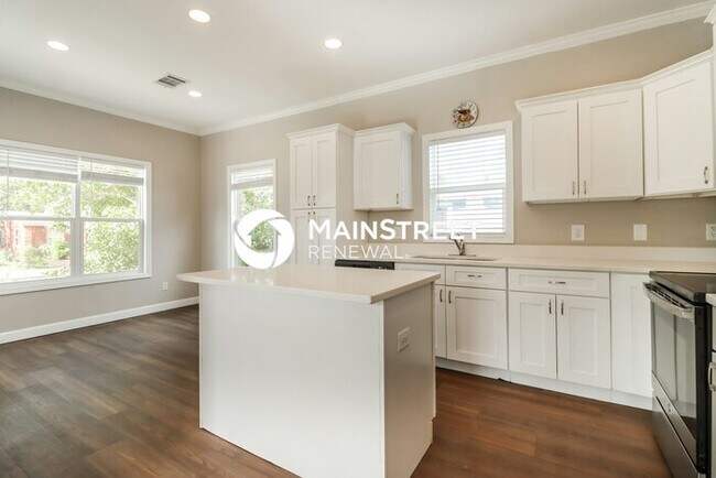 Building Photo - 3 Bedroom Pet-Friendly Home in St. Petersb...