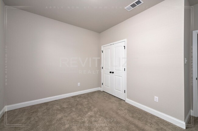 Building Photo - Stunning 3/2 in Foley Gated Community