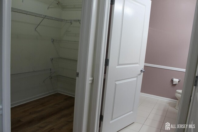Building Photo - 613 Doral Ct