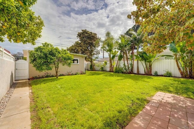 Building Photo - 719 I Ave