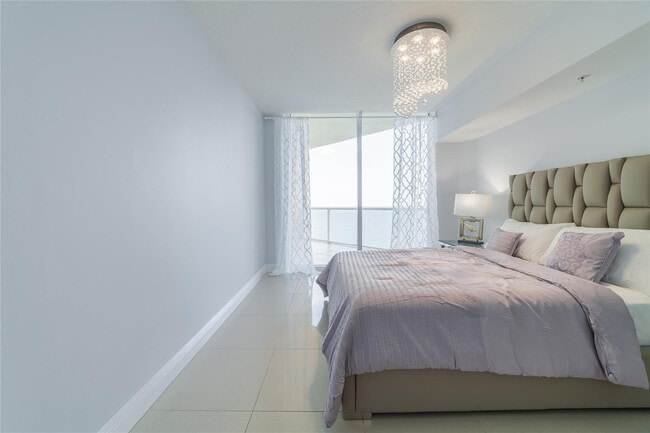 Building Photo - 16699 Collins Ave