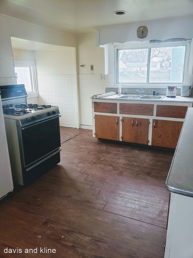 Building Photo - 3 br, 1 bath House - 1010 Vine Street