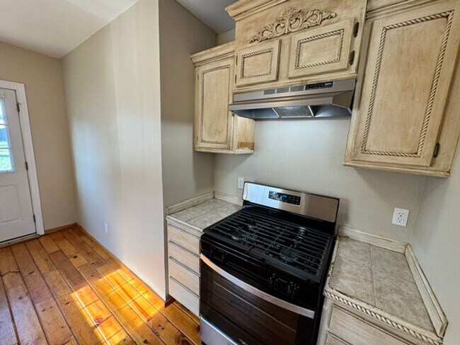 Building Photo - 3 bed 2.5 baths with new paint, carpet and appliances in Chickasha! ready for move in!