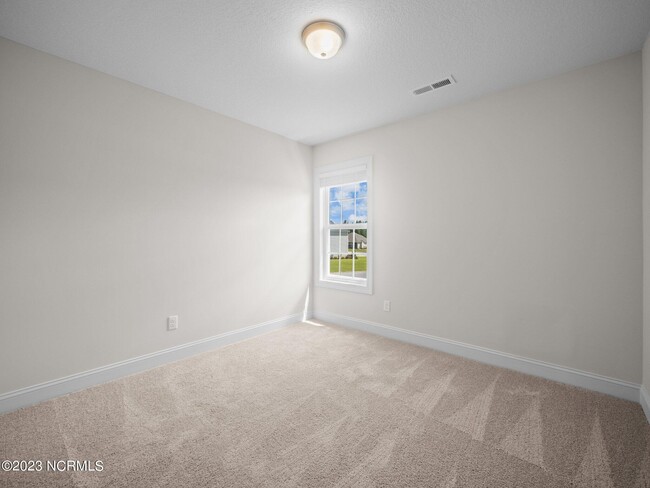 Building Photo - 203 Verrazzano Ln