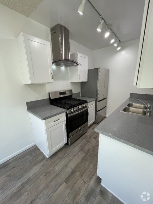 Building Photo - 1333 9th St