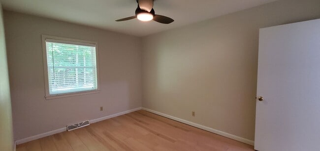 Building Photo - 4 Bedroom Parsonage Property 1 Mile to Fra...