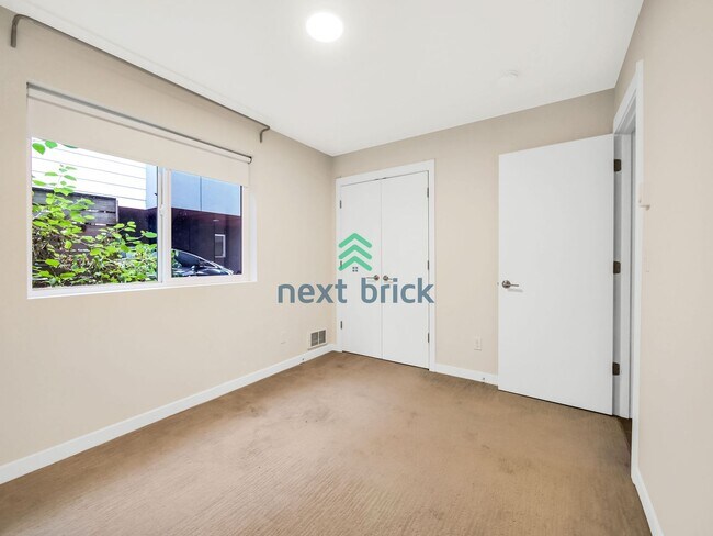 Building Photo - 3 Bed 2.5 Bath Greenwood Home