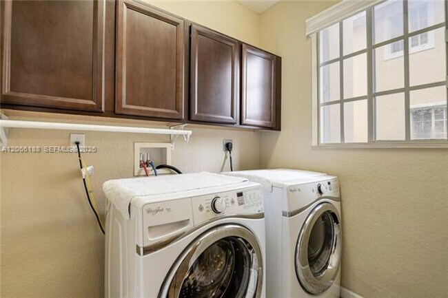 Building Photo - 27621 SW 139th Pl