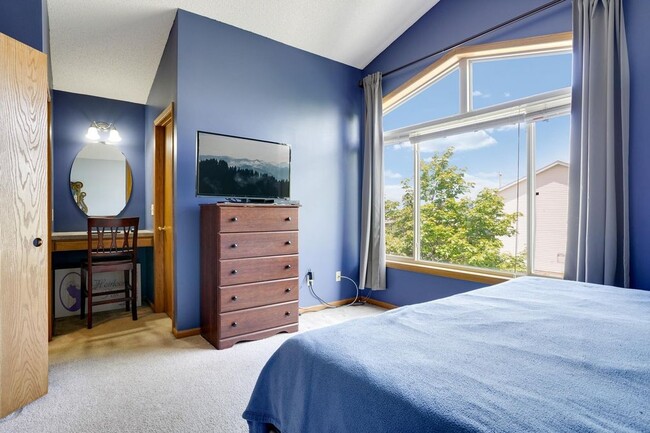 Master Bedroom with vanity and walk-in closet - 604 Bradbury Cir