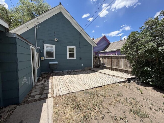 Building Photo - 661 N 4th St