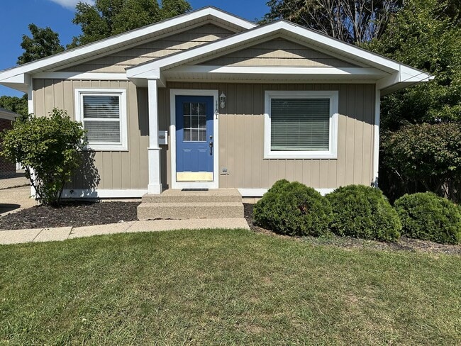 Building Photo - Adorable home on the NE side of Grand Rapids!