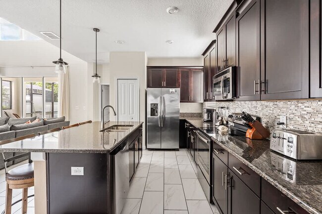 Building Photo - 4702 Sleepy Hollow Dr