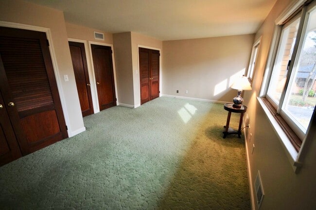 Building Photo - 5755 Doncaster Dr