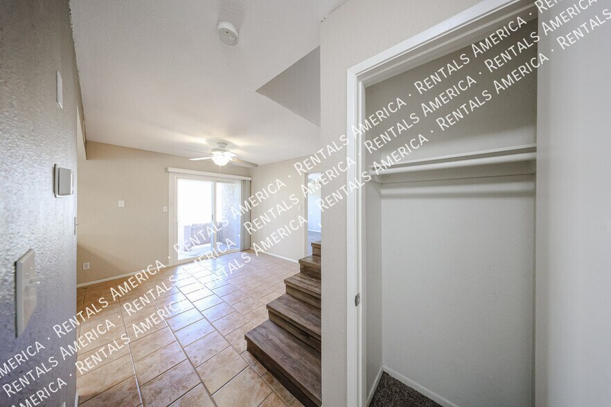 Building Photo - 4555 W Continental Dr