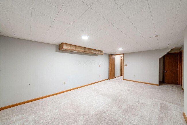 Building Photo - 297 E Clearview Ave