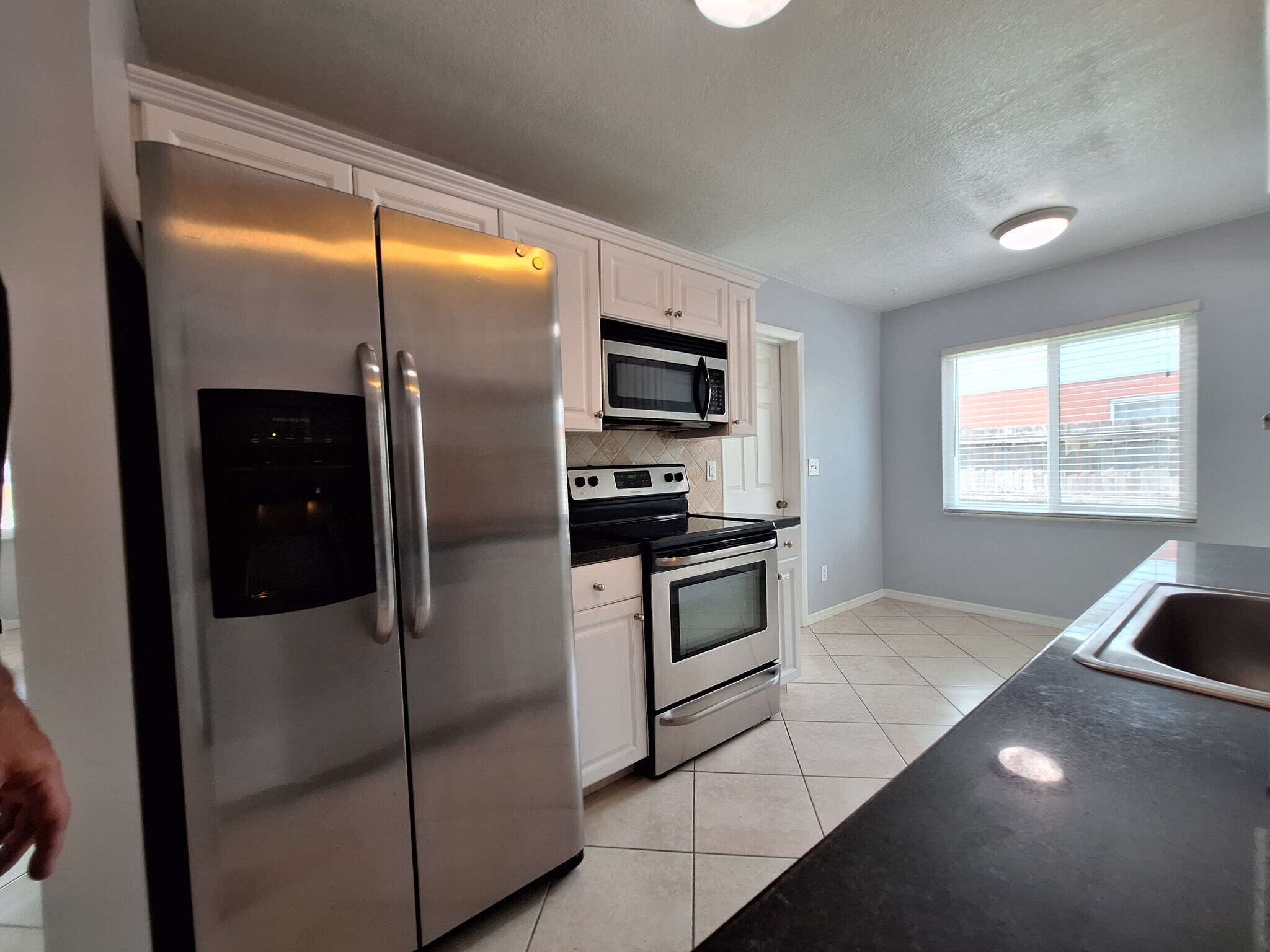 Building Photo - 573 SE Floresta Dr