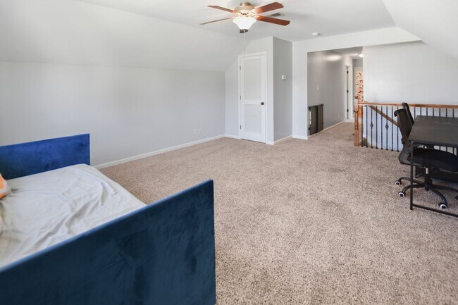 Building Photo - Pet Friendly Three Bedroom with Bonus!