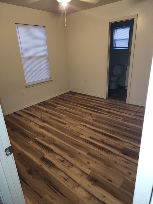 Building Photo - 1307 S Iowa Ave