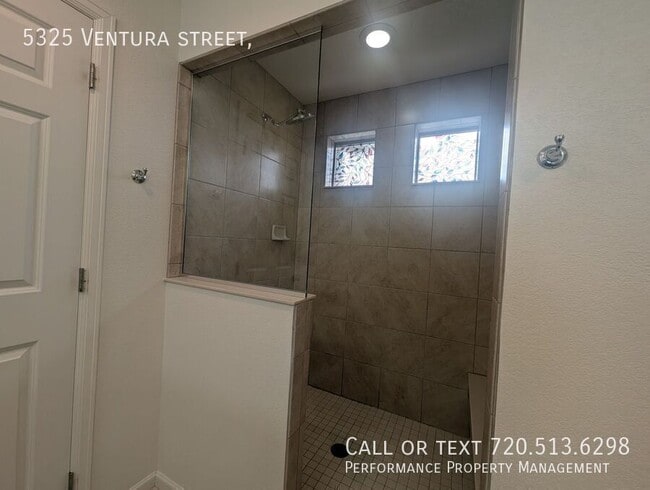 Building Photo - 5325 Ventura St