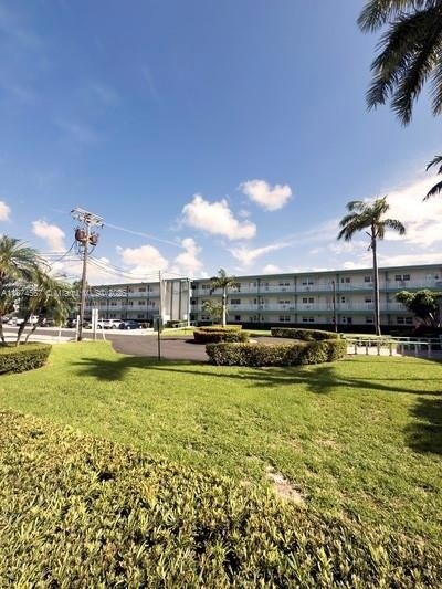 Building Photo - 3923 NE 166th St