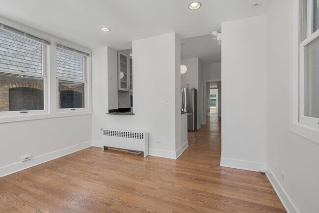 Building Photo - 532 W Fullerton Pkwy