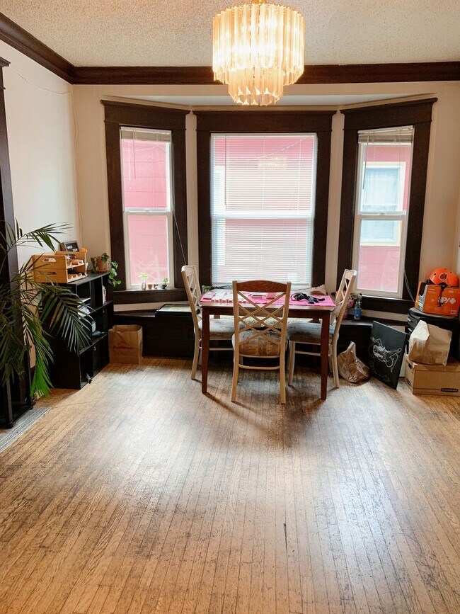 Building Photo - PRELEASE: 7 bdrm/2 bath in the York Neighborhood!