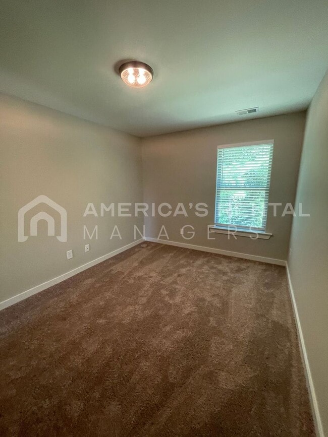 Building Photo - 321 Shiloh Creek Dr