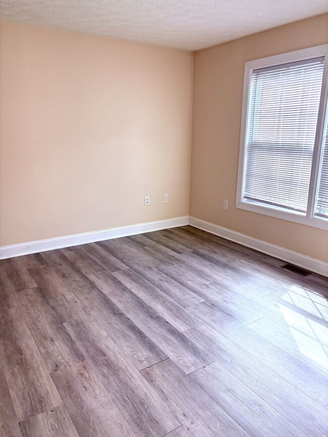 Building Photo - Available for the 2026-2027 lease term.