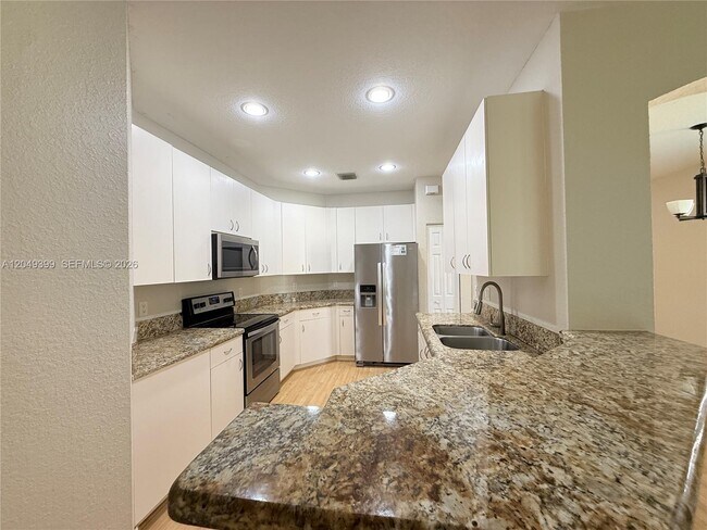 Building Photo - 899 Phoenix Way
