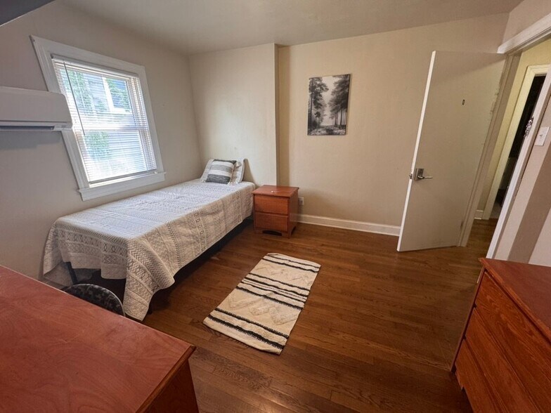 Building Photo - 5215 Huntington Ave