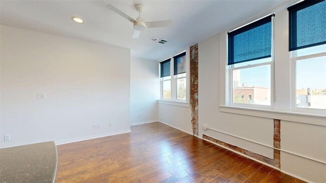 Building Photo - 206 N Main St