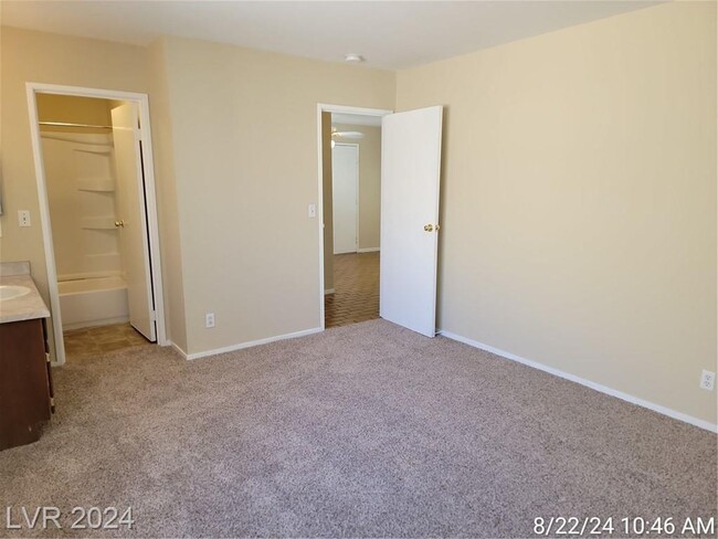 Building Photo - MINUTES FROM EVERTYTHING- AIRPORT, UNLV CA...