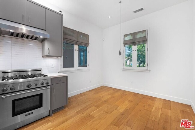 Building Photo - 429 N Lucerne Blvd