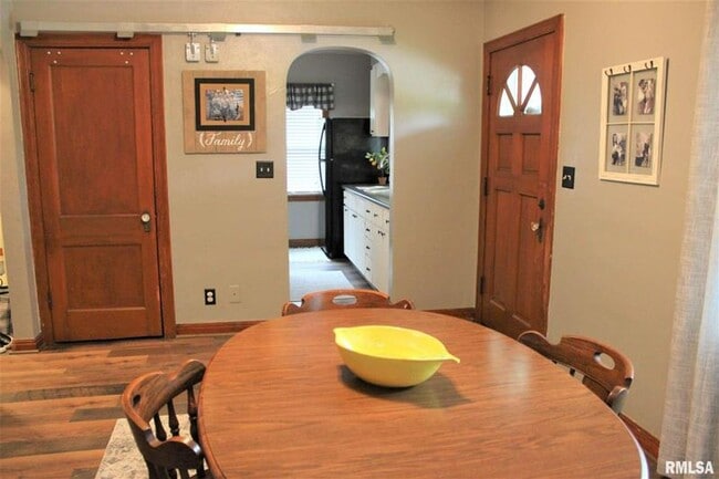 Building Photo - 3 bedroom in the Heart of Moline