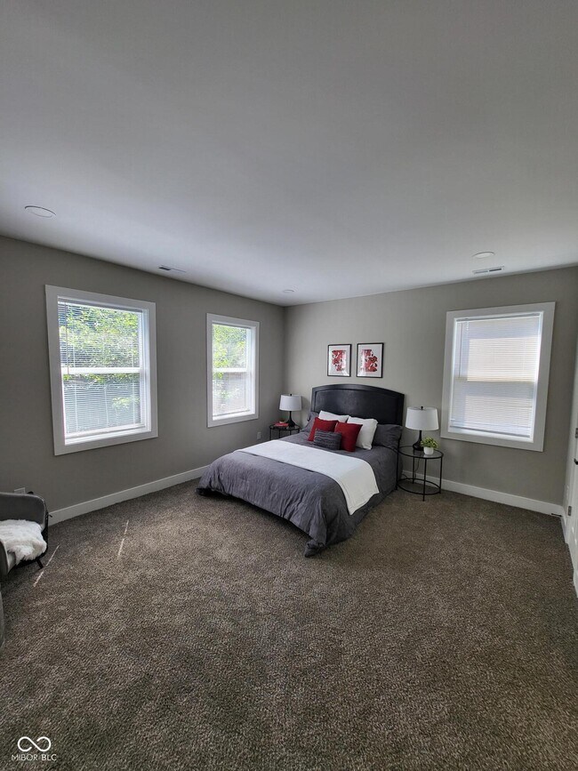 Building Photo - 822 N Gray St