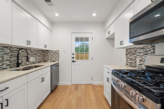 Building Photo - 4904 Hawk Cove