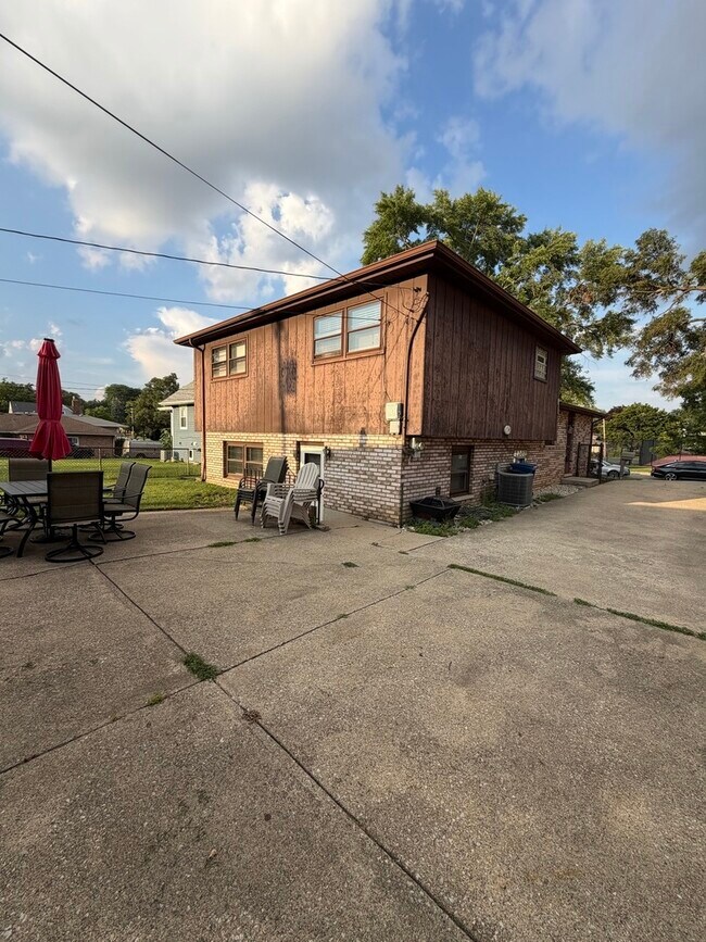 Building Photo - 11646 S Kedvale Ave
