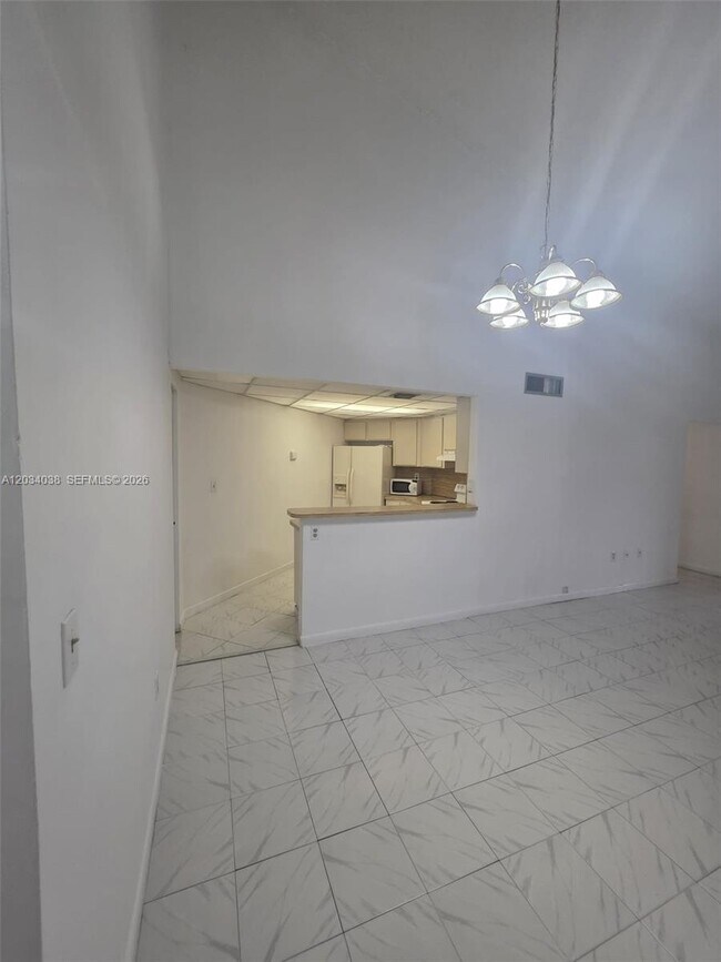 Building Photo - 9429 Fontainebleau Blvd