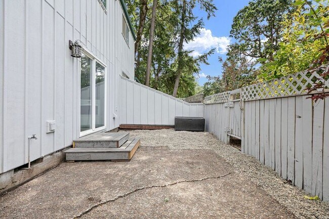 Building Photo - 2105 Hawkins Ln