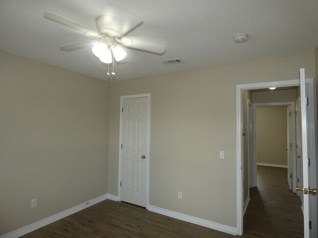 Building Photo - Spacious 3-Bedroom Home - Half Acre Lot