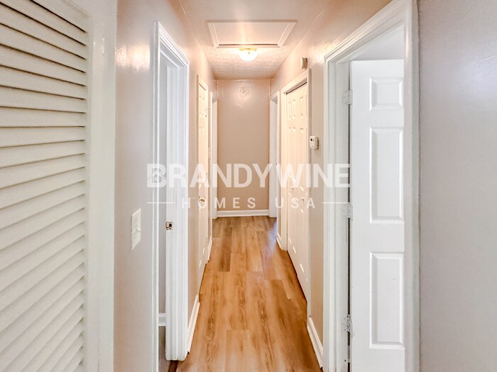Building Photo - 6230 Cedar Wood Dr