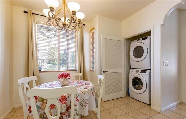 Building Photo - 3bedr 2bath Condo In a quiet location