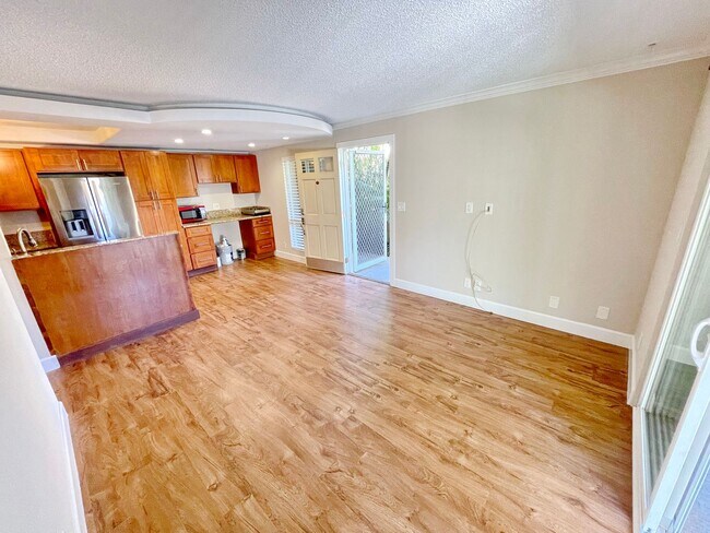 Building Photo - Elegantly Updated Unfurnished Kihei Villages 2 bedroom 1.5 Bathroom - One assigned parking stall