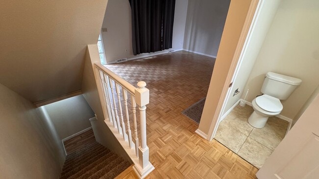 Building Photo - 3 bed 2.5 bath w/ garage, Great location off University and Dry Creek, close to Southglenn Mall a...