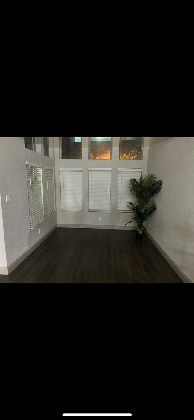 Building Photo - 2751 Wallingford Dr